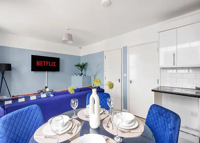 Stylish Sleek Abode - Sleeps 6 * Bristol