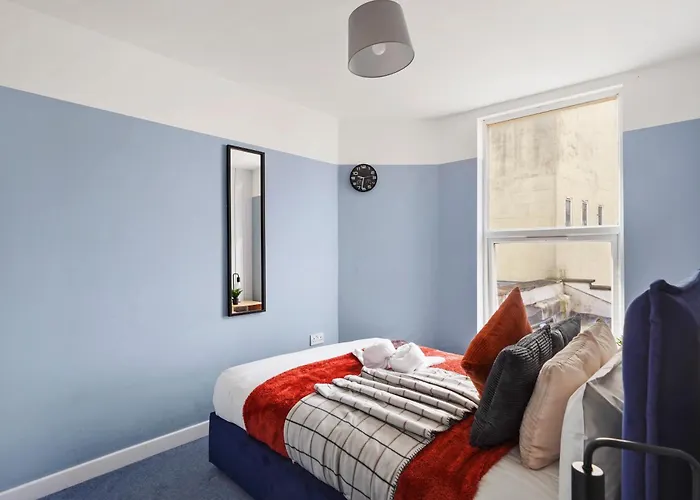 Stylish Sleek Abode - Sleeps 6 *