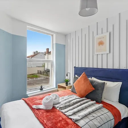 Stylish Sleek Abode - Sleeps 6 * Bristol