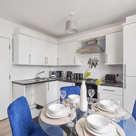 Stylish Sleek Abode - Sleeps 6 * Bristol