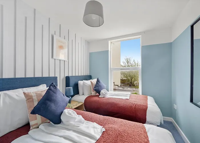 Stylish Sleek Abode - Sleeps 6 アパート