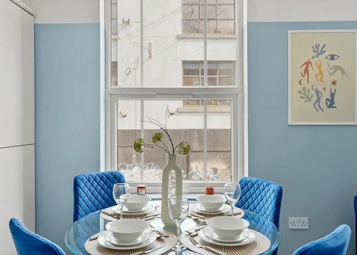 Stylish Sleek Abode - Sleeps 6