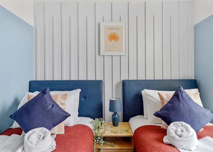 Stylish Sleek Abode - Sleeps 6 Bristol