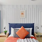 Stylish Sleek Abode - Sleeps 6 * Бристоль