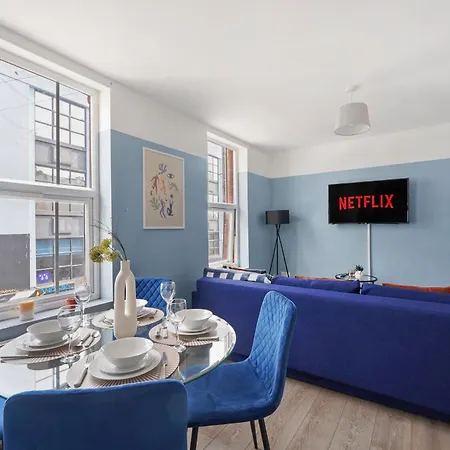 Апартаменты Stylish Sleek Abode - Sleeps 6