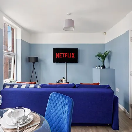 Апартаменты Stylish Sleek Abode - Sleeps 6 *