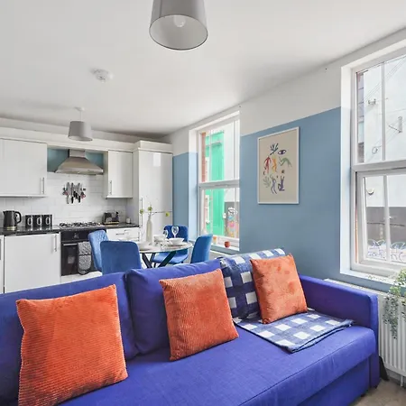 Stylish Sleek Abode - Sleeps 6 Бристоль